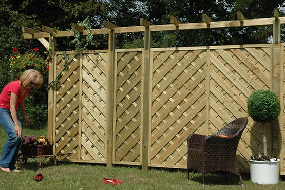 Diagonal Dichtzaun Saragossa 180x180 cm geschlossen KDI Struktur 180 x 180 cm geschlossen | KDI Struktur