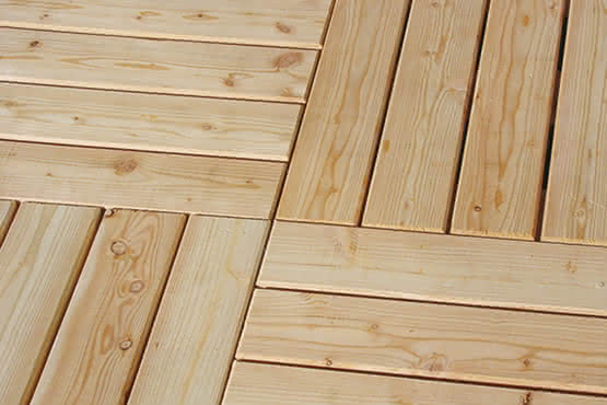 Holzfliese Lärche naturbelassen 50 x 50 cm 