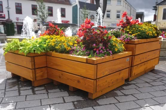 Massiv-Pflanzkasten aus lasierter Lärche 