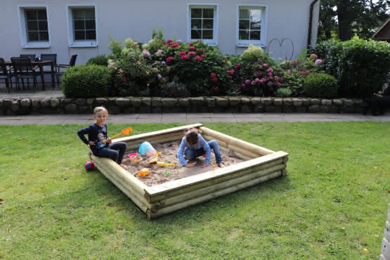Sandkasten aus Holz: Merle KDI 180 x 180 cm 