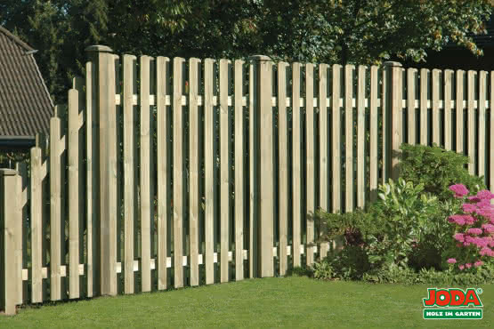 Staketenzaun Grun Druckimpragniert Oder Larche