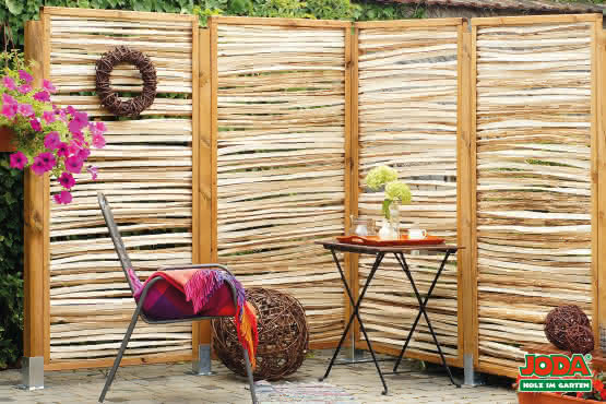 Naturzaun Aus Naturkrummen Staketen