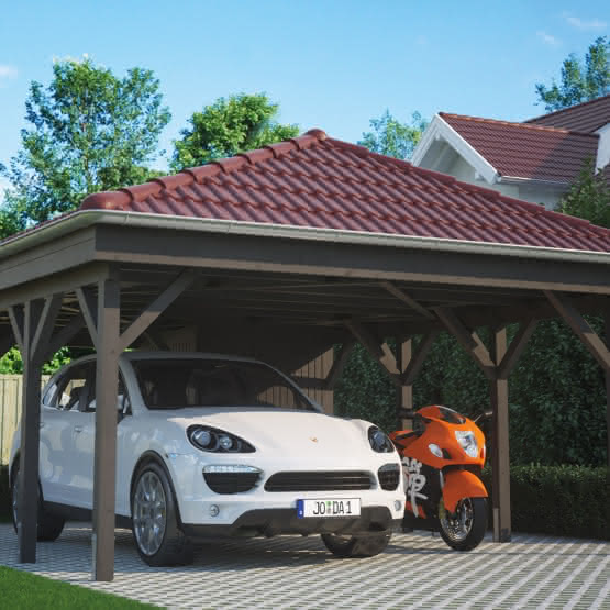 Carport Aus Massivholz Mit Starken Pfosten