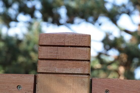 Design-Pfosten aus Kapur, FSC-zertifiziert (FSC 100%) 
