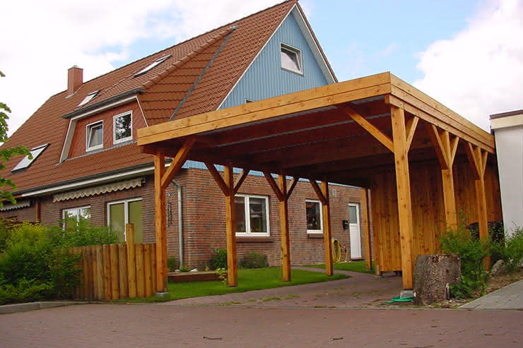 Carport mit Flachdach aus Massivholz  