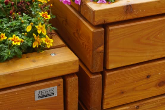 Massiv-Pflanzkasten aus lasierter Lärche 