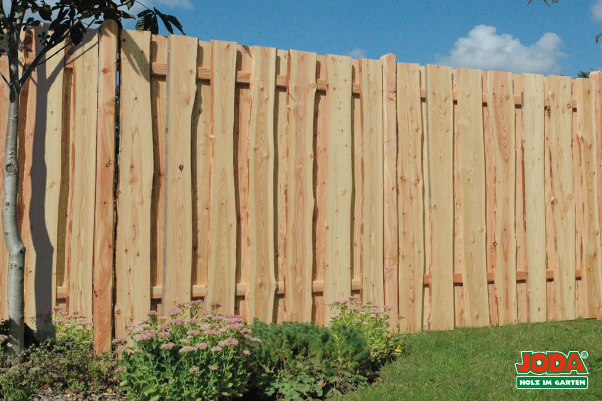 Забор из необрезной доски своими руками