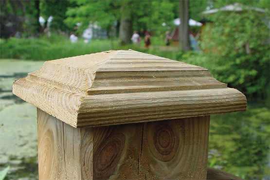 Pfostenkappen aus Holz 