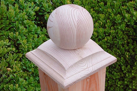 Pfostenkappen aus Holz 