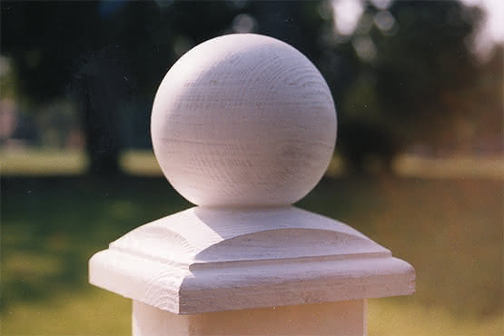 Pfostenkappen aus Holz 