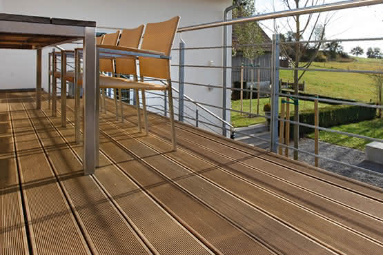 Bangkirai, FSC-zertifiziert (FSC 100%), naturbelassen Anti-Slip-Profil 38x145x4880 mm 4,88 m