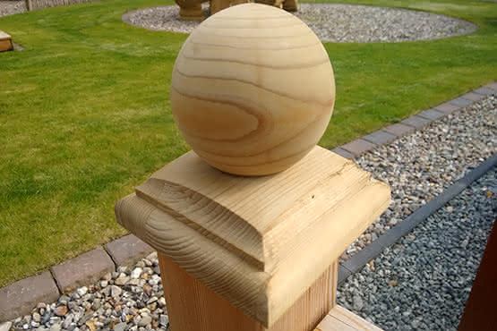 Pfostenkappen aus Holz 