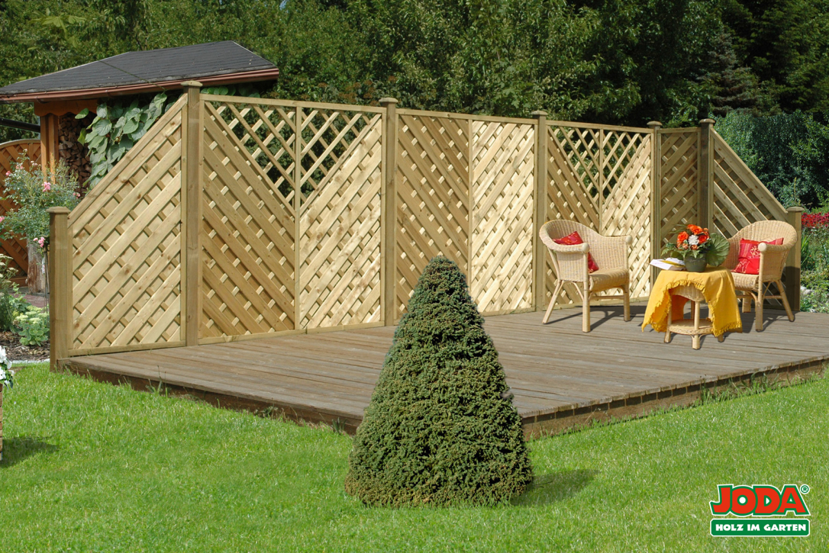 Sichtschutzzaun mit Diagonallamellen