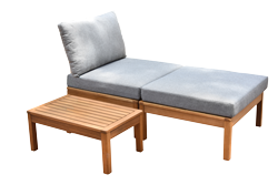 Gartenlounge Liege aus Eukalyptus mit grauen Kissen.