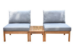 Gartenlounge Sessel aus Eukalyptus mit grauen Kissen.